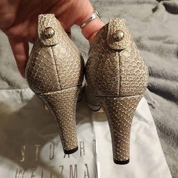 NIB Stuart Weitzman python-embossed peep-toe heels Size 7 - Picture 4 of 5